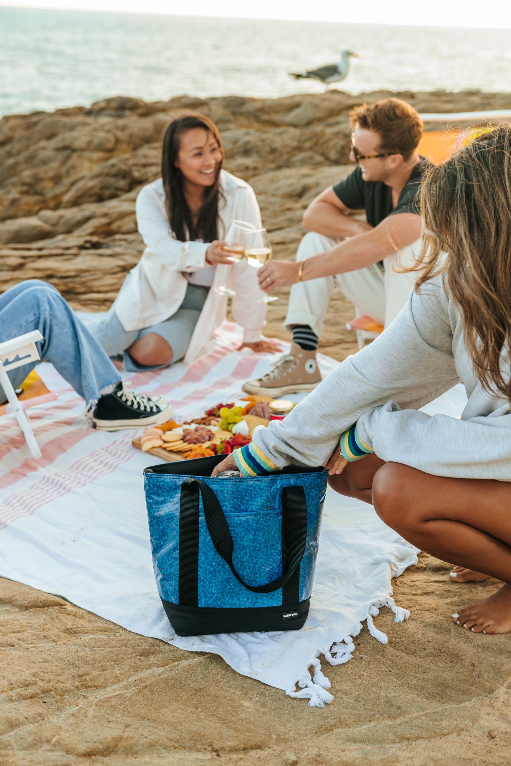 Spontanes, entspanntes Treffen mit Freunden und Freundinnen