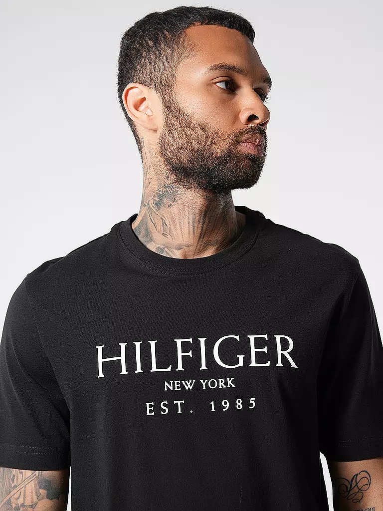 TOMMY HILFIGER | T-Shirt | schwarz