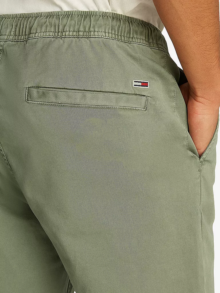 TOMMY JEANS | Chino AUSTIN | olive